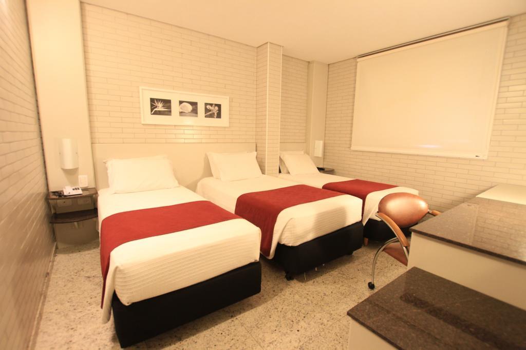 Hotel Confiance Batel Куритиба Екстериор снимка